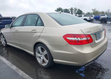 2010 Mercedes-Benz E 350 4Matic z USA, uszkodzony, nr VIN WDDHF8HB9AA131600